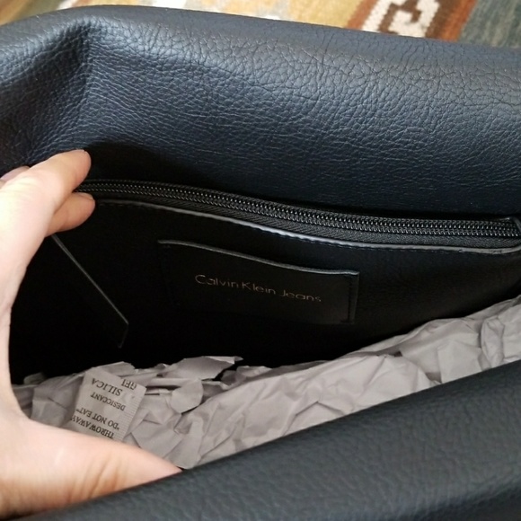 Calvin Klein Hannah Black Crossbody Messenger Bag - Picture 5 of 6
